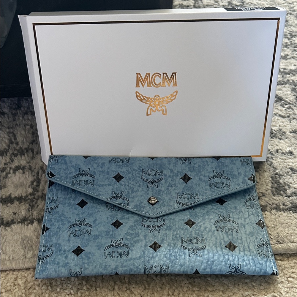 MCM GWP blue envelope clutch. This is brand new never been used. - Picture 4 of 4